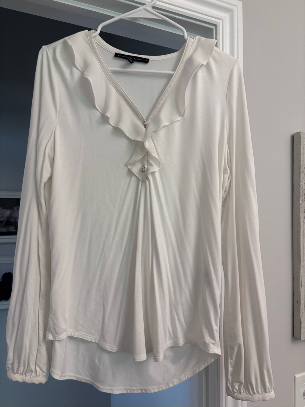 White House Black Market Ivory Ruffled V-Neck Long Sleeve Blouse